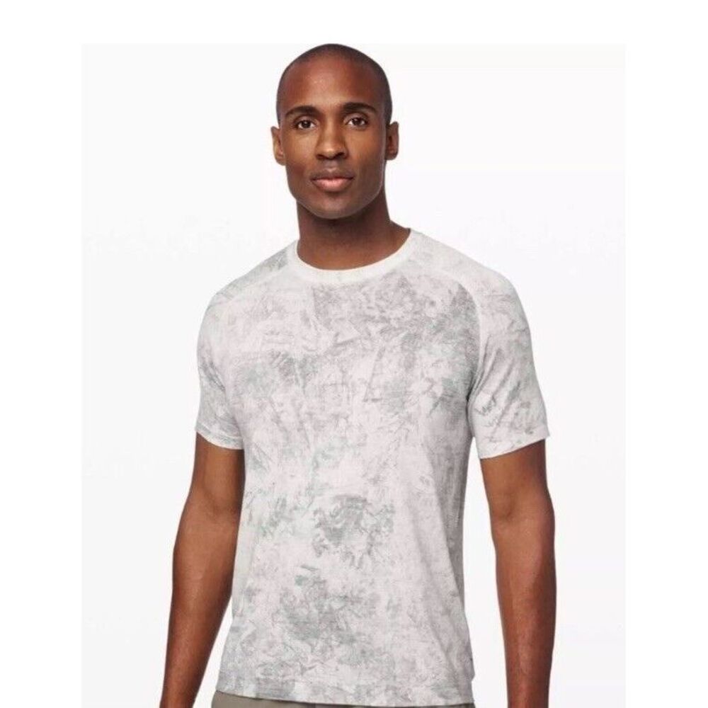 Lululemon Metal Vent Tech Men Shirt‎ Sz L -  Light Cast